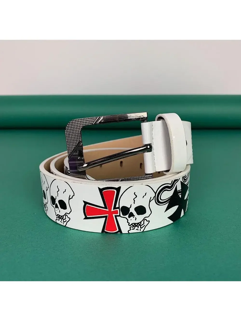 Y2k Cyber 2000s style skull grunge emo white and silver belt. Fits a 33.5-39